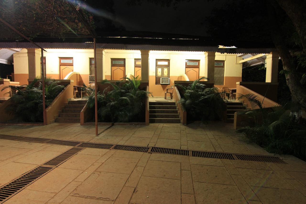 Gujarat Bhavan Hotel Matheran Exterior photo
